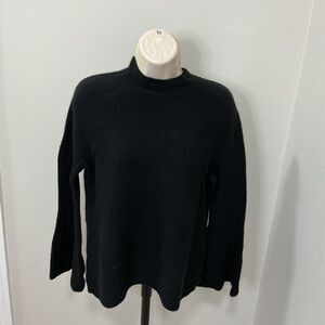 Neiman Marcus black cashmere bell sleeve sweather size small